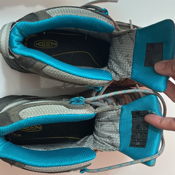 New gray and teal women’s keen hiking boots - Picture 6 of 10